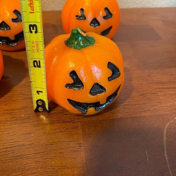 Vintage Hallmark Pumpkin Candles Set of 4! - Picture 3 of 11